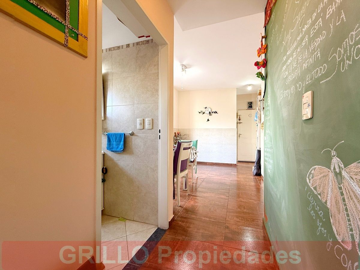 Hall de distribución. de Rafaela 4298. Departamento de dos ambientes con balcón, vista abierta y muy luminoso.