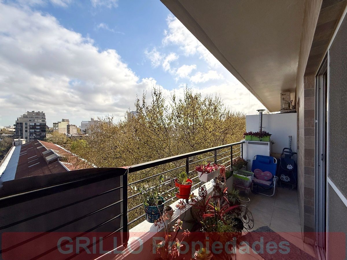 Balcón. de Rafaela 4298. Departamento de dos ambientes con balcón, vista abierta y muy luminoso.