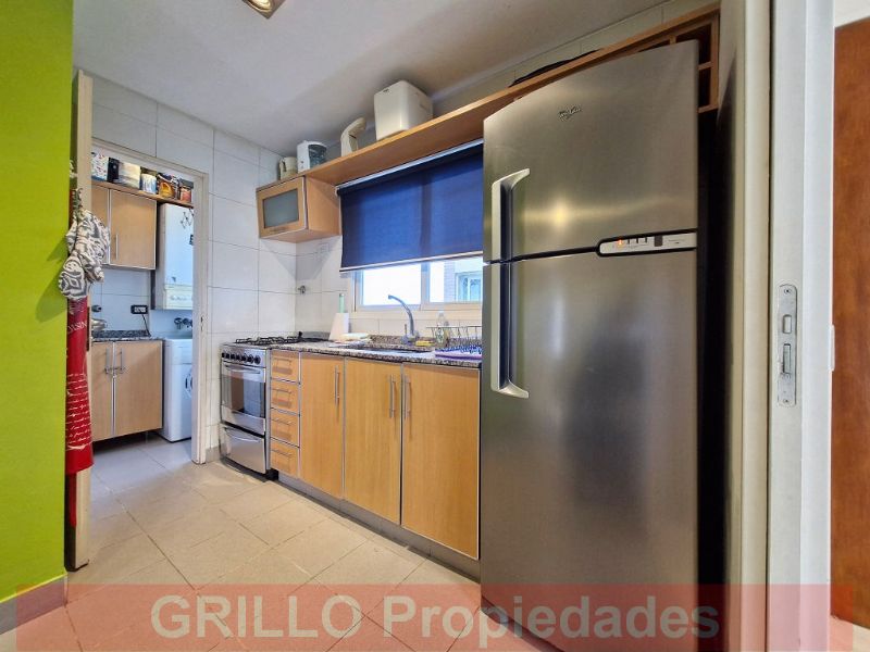 Balcón. de Apto crédito. Departamento 3 ambientes impecable. 2 baños. Parrilla y SUM.