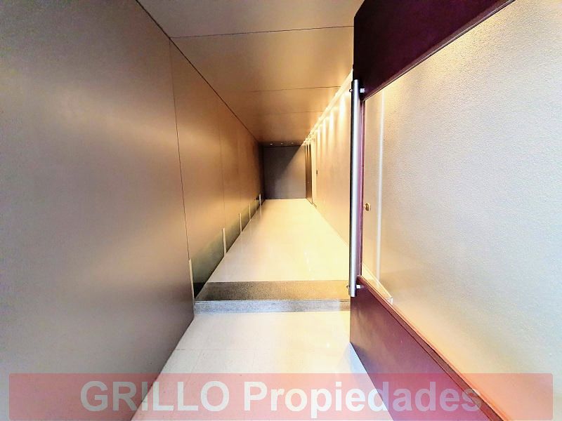 Otra vista de su ingreso. de Departamento en alquiler 2 ambientes con cochera fija, patio y balcón.