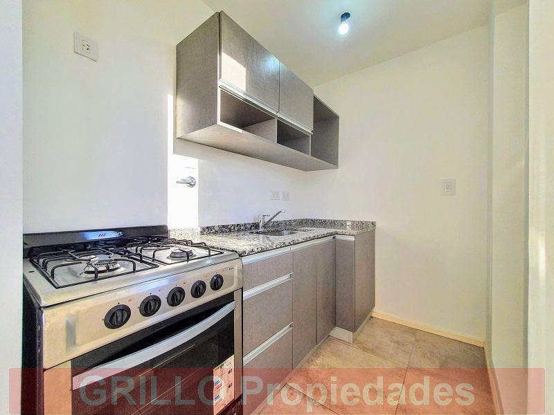 Cocina independiente. de Departamento monoambiente. 31m2. Al frente. Balcón. SUM. Parrilla.