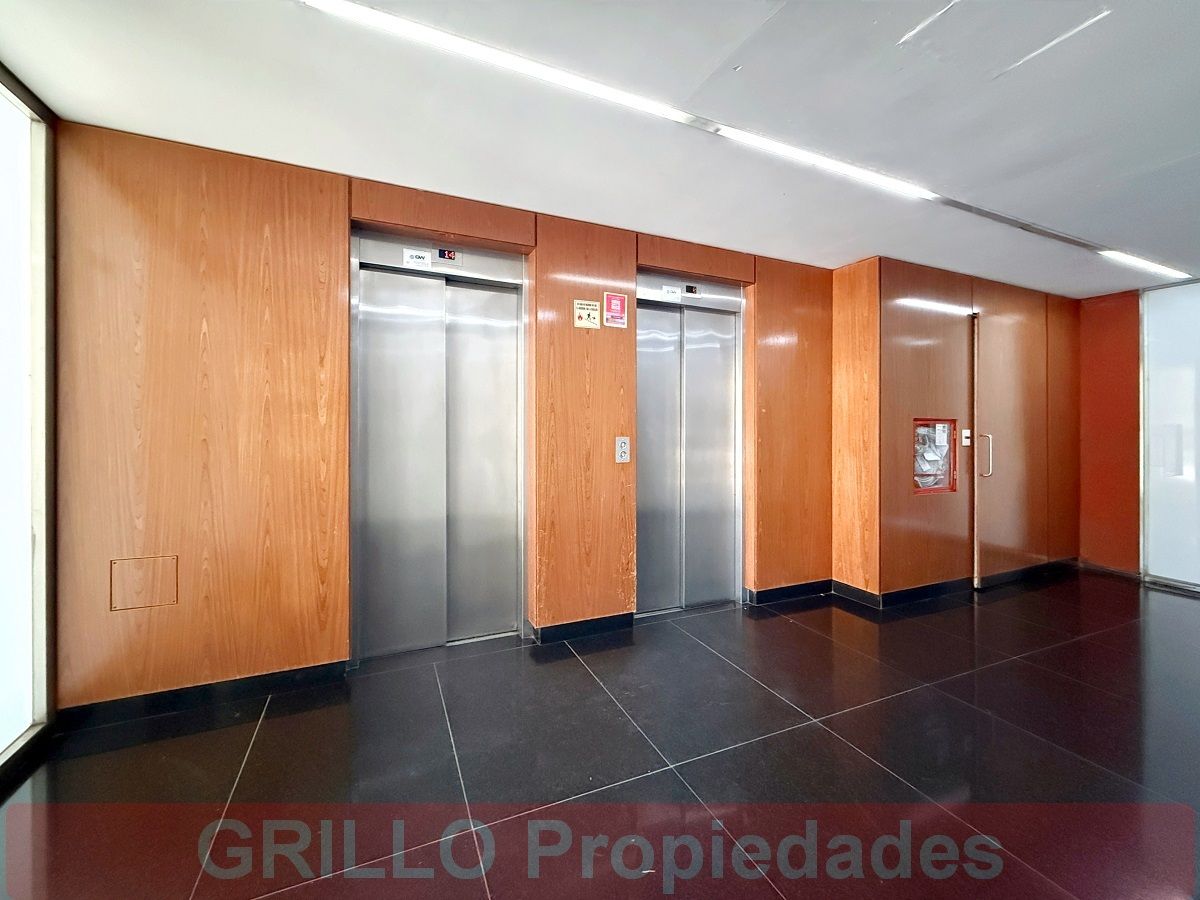 Hall de ingreso en planta baja. de Av del Libertador 8460, Piso 6. Departamento de 45 m2 con pileta, Laundry y solarium.