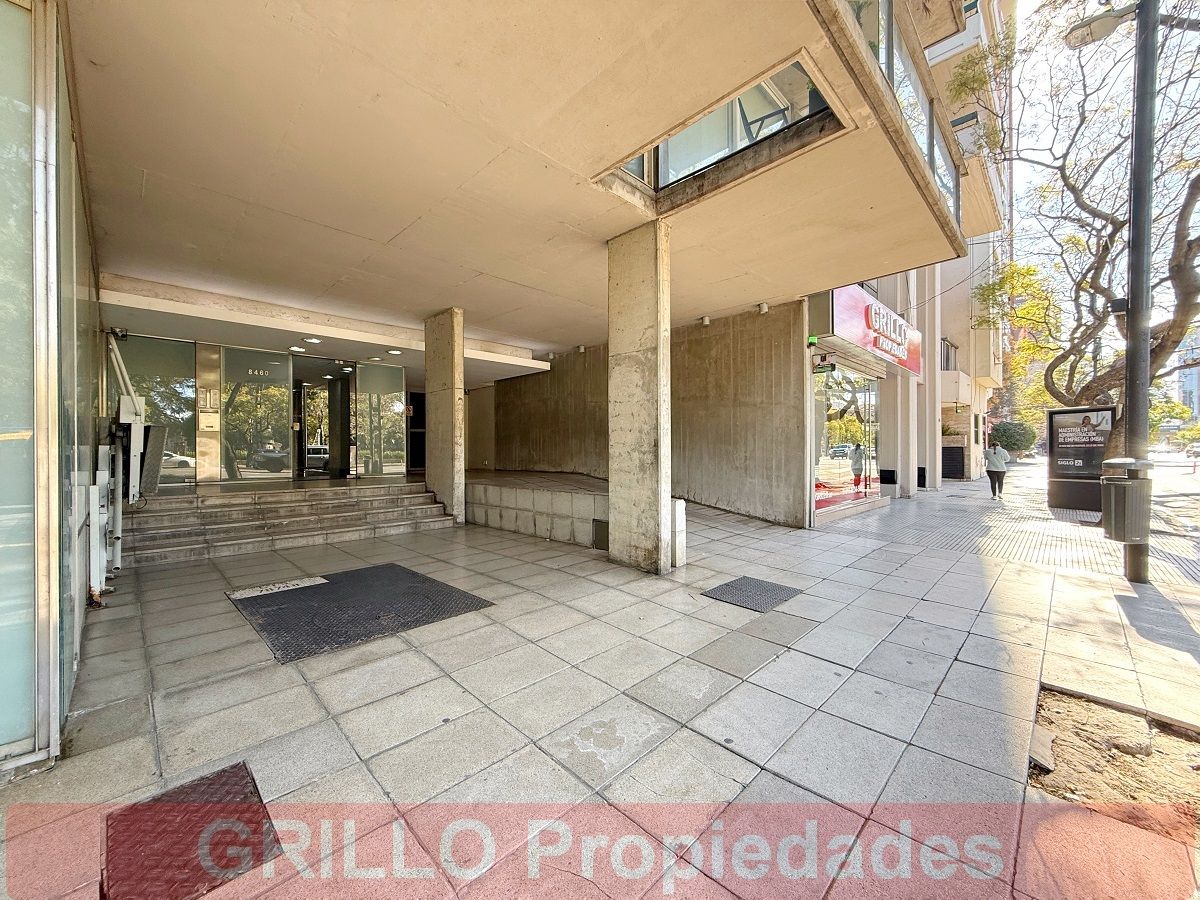 Ingreso al edificio. de Av del Libertador 8460, Piso 6. Departamento de 45 m2 con pileta, Laundry y solarium.