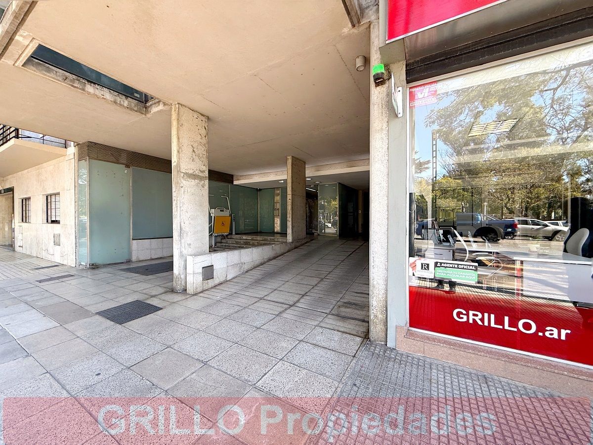 Ingreso al edificio. de Av del Libertador 8460, Piso 6. Departamento de 45 m2 con pileta, Laundry y solarium.