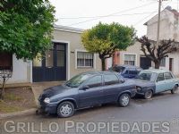 Lote propio con dos unidades de vivienda, galpón y patio.