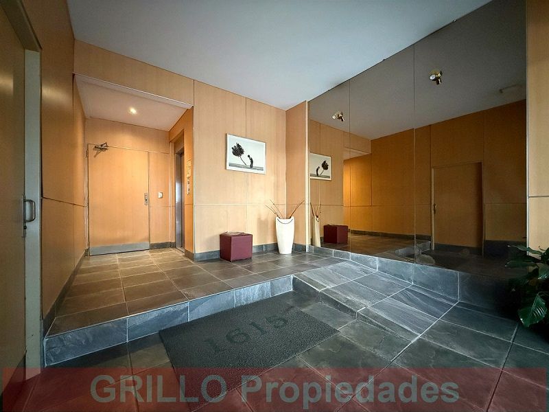 Hall de ingreso en planta baja. de Ruiz Huidobro 1615. Departamento dos ambientes. Sin expensas.