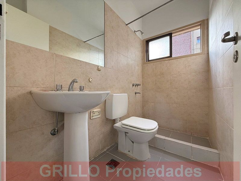 Baño. de Ruiz Huidobro 1615. Departamento dos ambientes. Sin expensas.