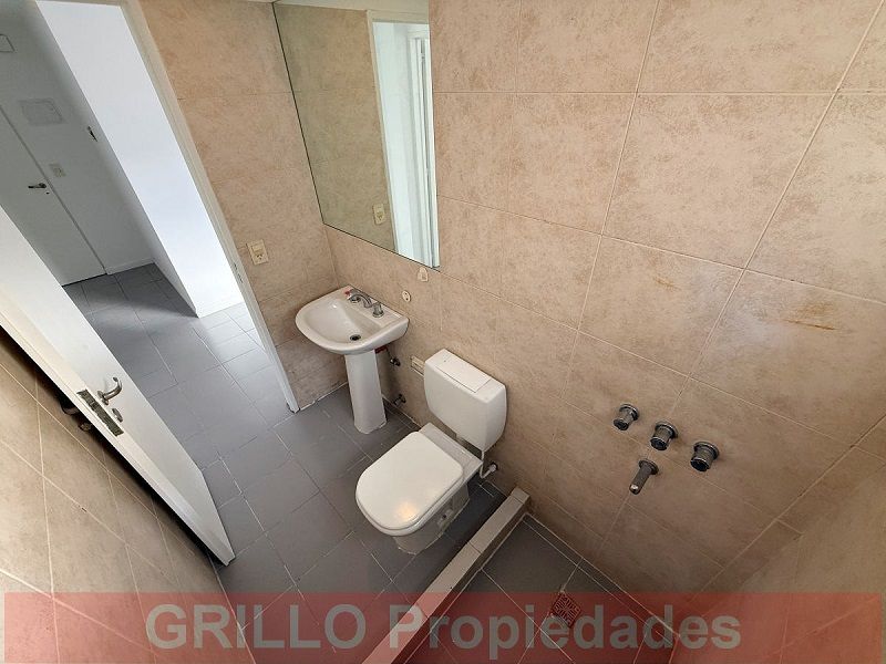 Baño. de Ruiz Huidobro 1615. Departamento dos ambientes. Sin expensas.