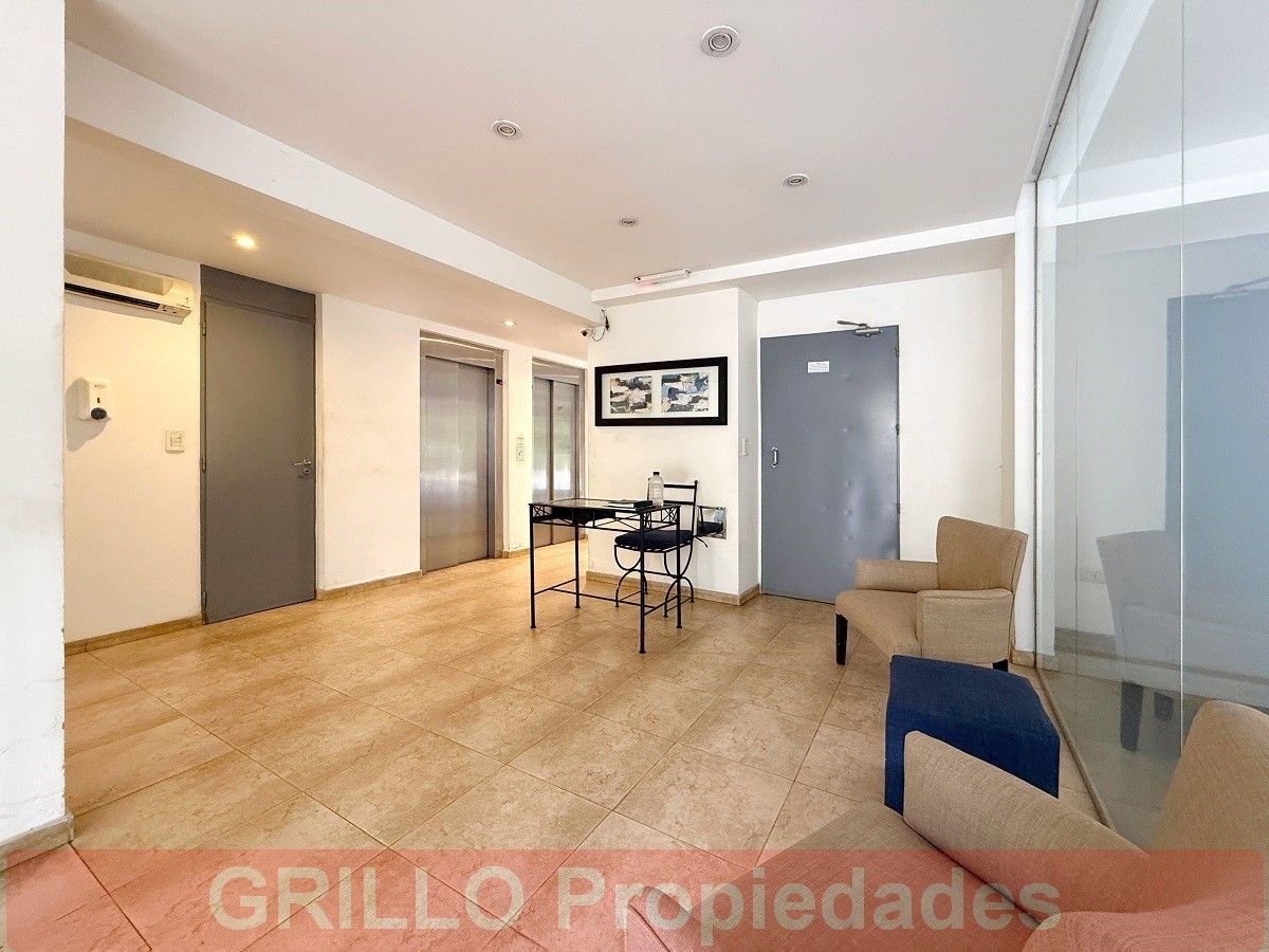 Hall de ingreso en planta baja. de Montes de Oca 541. Departamento de dos ambientes, Pileta, SUM con parrillas, Excelente vista.