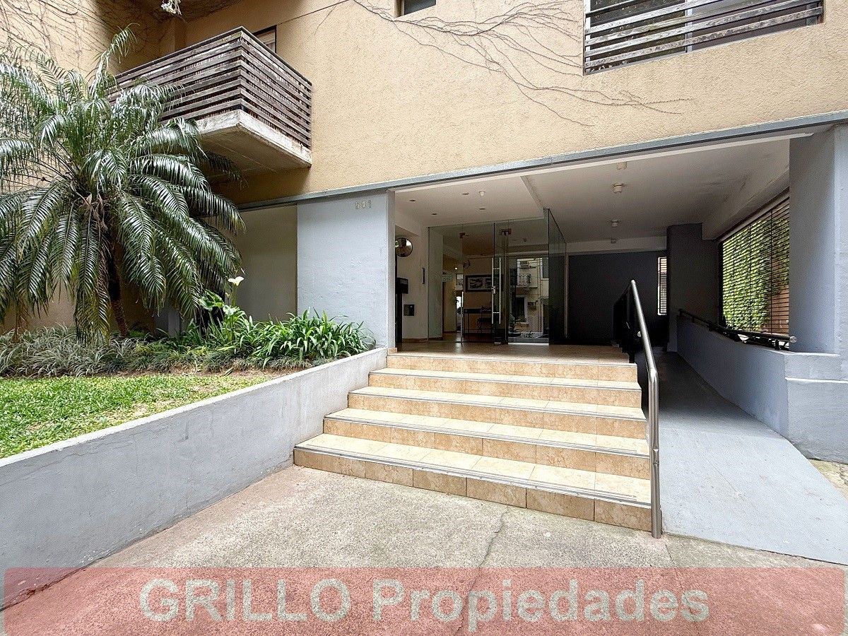 Ingreso al edificio. de Montes de Oca 541. Departamento de dos ambientes, Pileta, SUM con parrillas, Excelente vista.