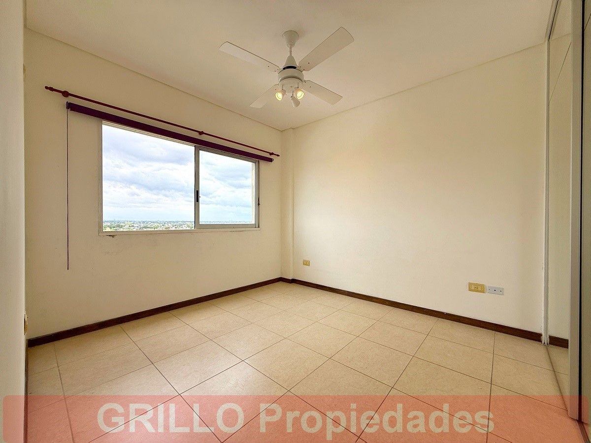 Dormitorio con placard. Vista desde su ingreso. de Montes de Oca 541. Departamento de dos ambientes, Pileta, SUM con parrillas, Excelente vista.
