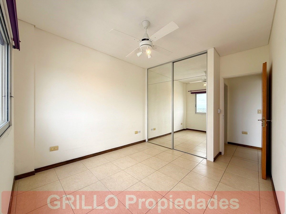 Dormitorio con placard. de Montes de Oca 541. Departamento de dos ambientes, Pileta, SUM con parrillas, Excelente vista.