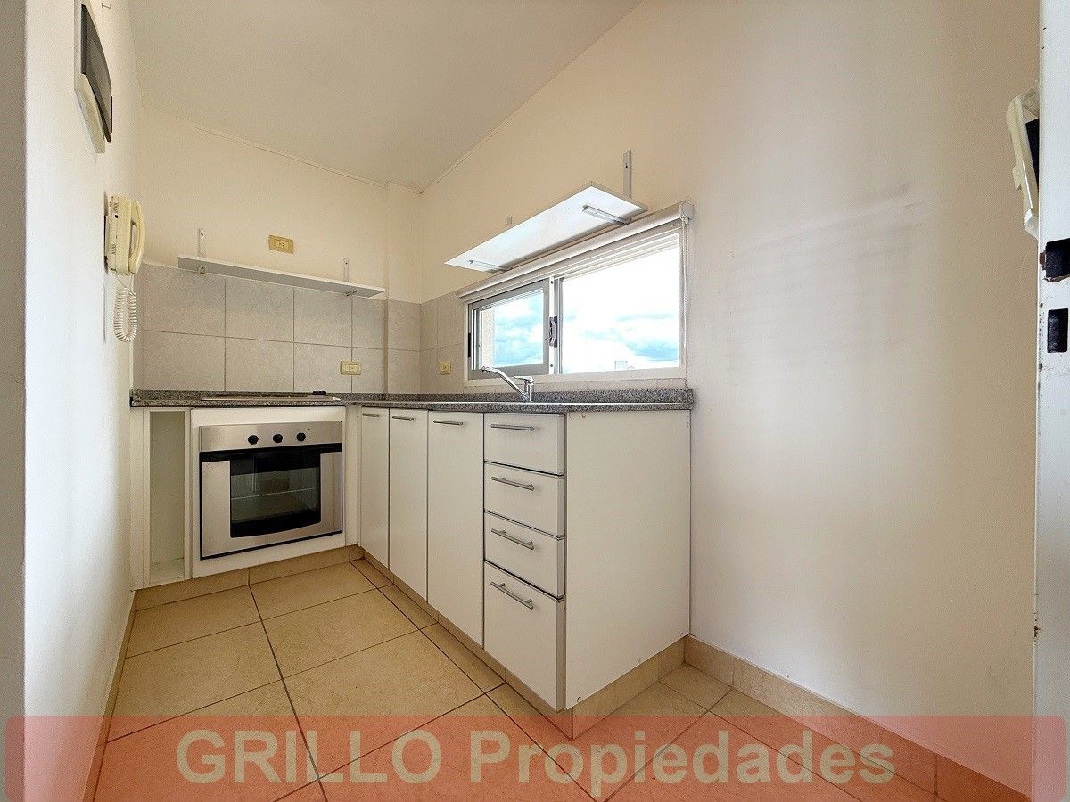 Cocina independiente con sector para lavarropas. de Montes de Oca 541. Departamento de dos ambientes, Pileta, SUM con parrillas, Excelente vista.