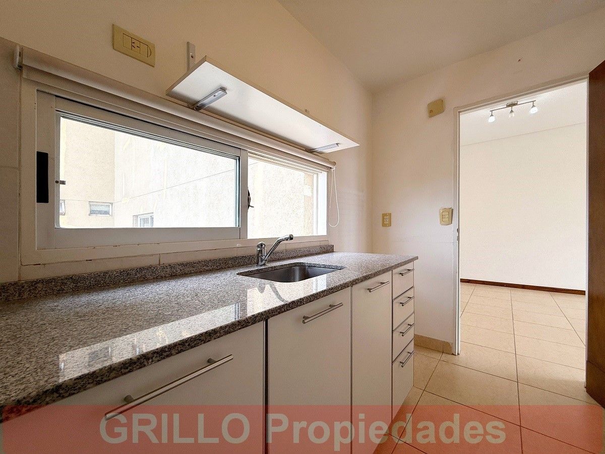 Cocina independiente con sector para lavarropas. de Montes de Oca 541. Departamento de dos ambientes, Pileta, SUM con parrillas, Excelente vista.
