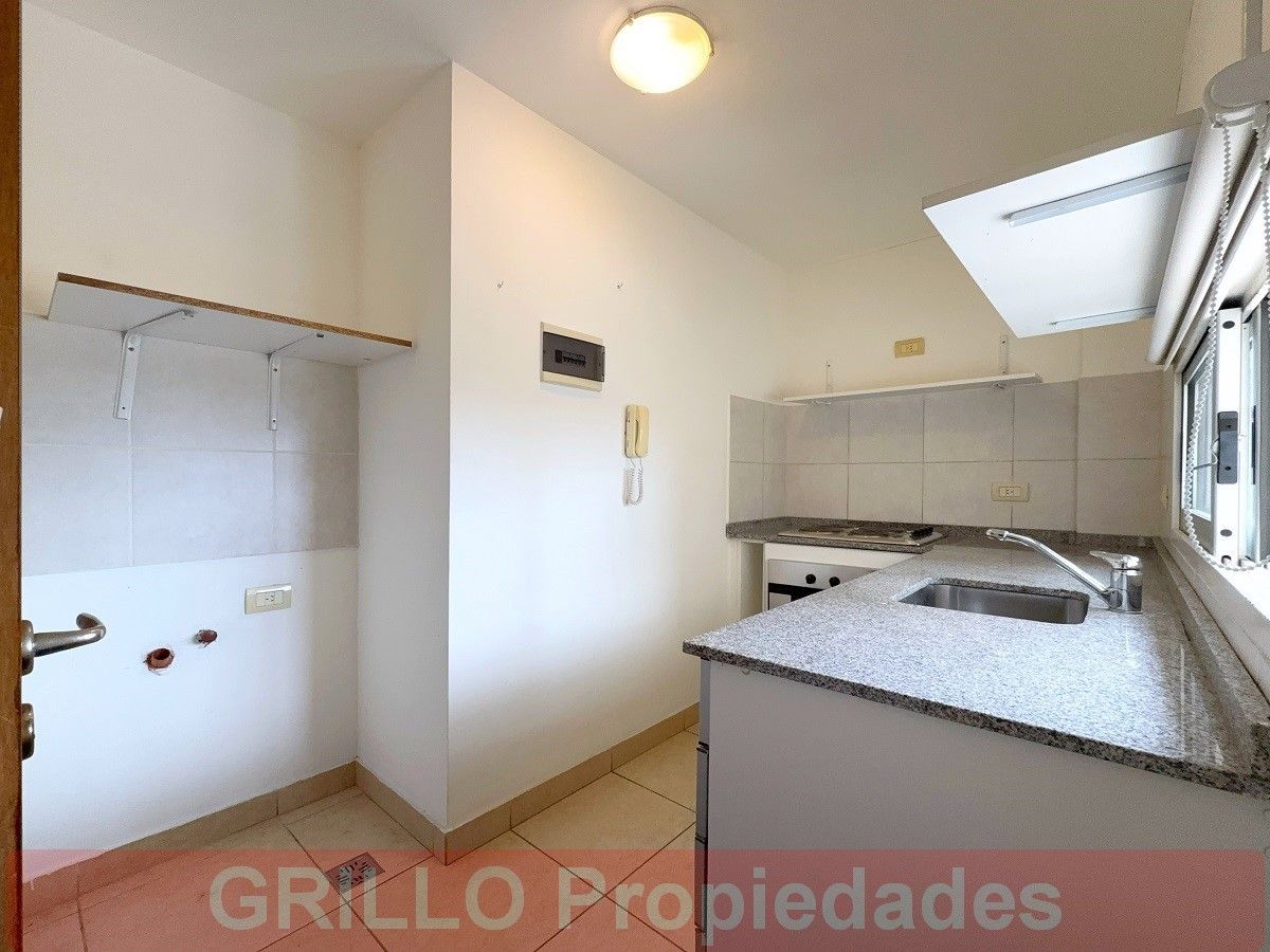 Cocina independiente con sector para lavarropas. de Montes de Oca 541. Departamento de dos ambientes, Pileta, SUM con parrillas, Excelente vista.