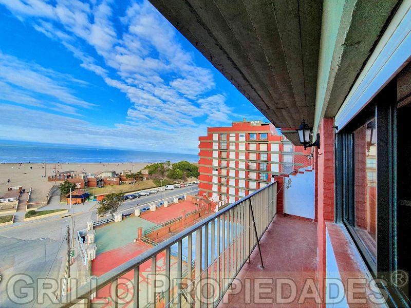 Balcón. de Departamento en alquiler temporario amoblado con excelente vista al mar